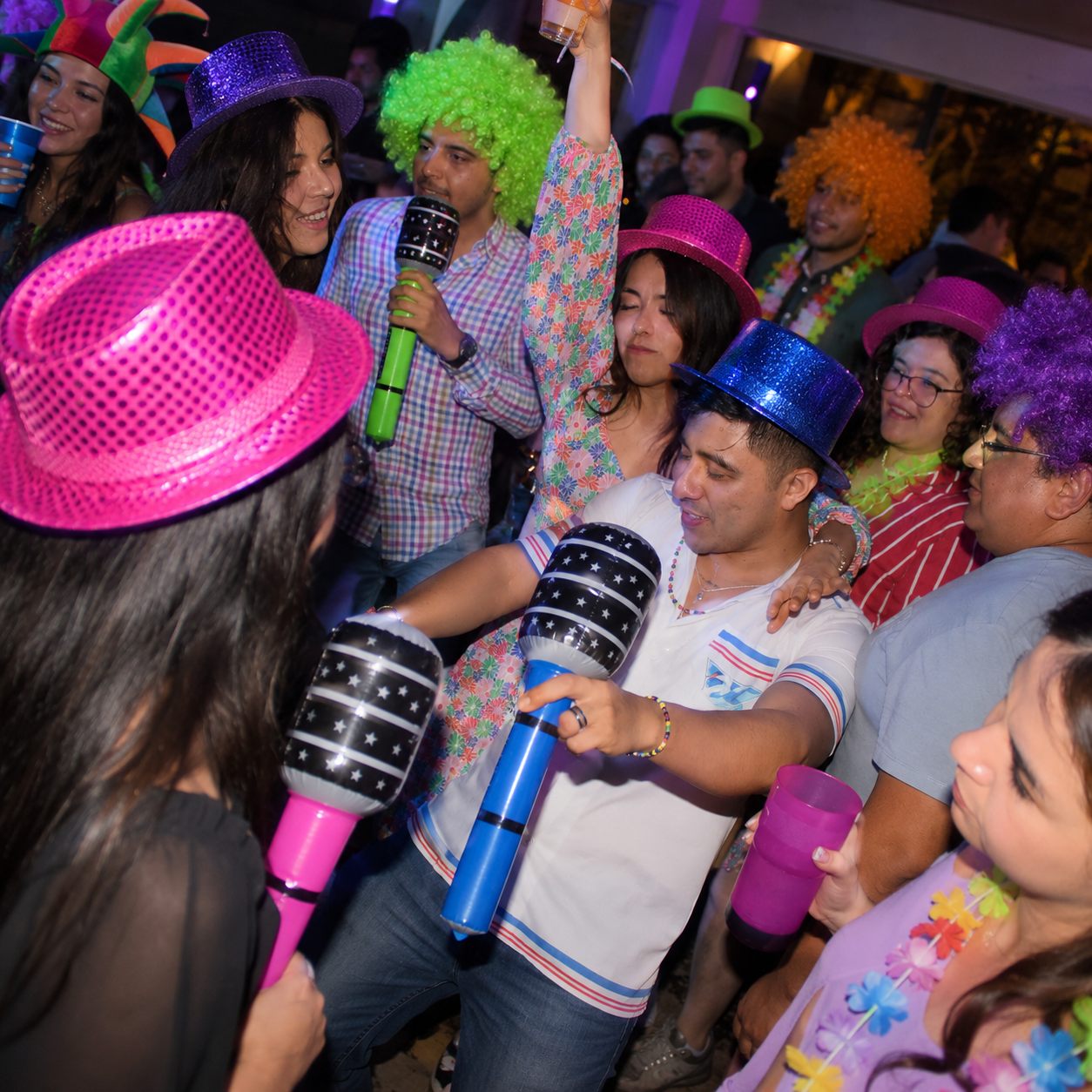 Celebración de boda con accesorios de fiesta, foto 4